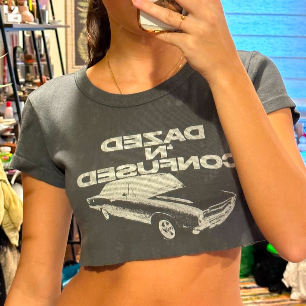 BRANDY MELVILLE GRAPHIC TEE